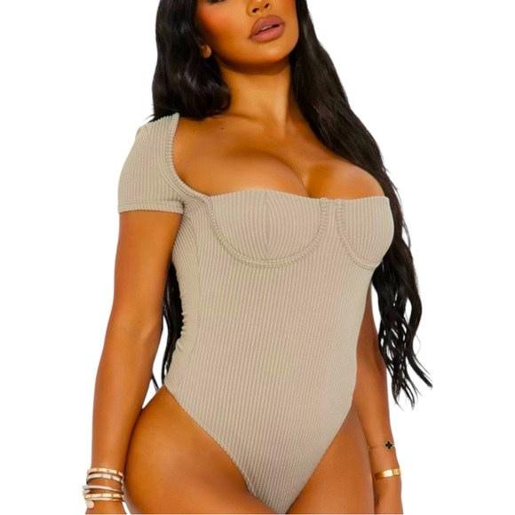 ***FIRM PRICE*** NWT FASHION NOVA Sabrina Ribbed Body Suit Stone 1X - Picture 1 of 4